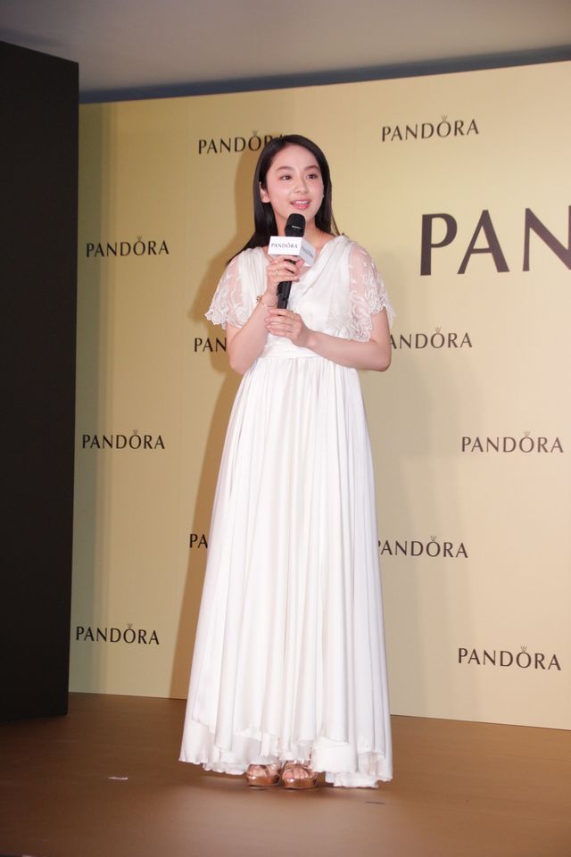 どんどんきれいになっていく！平祐奈、純白ドレス＆ジュエリーで大人っぽい！（5枚目）