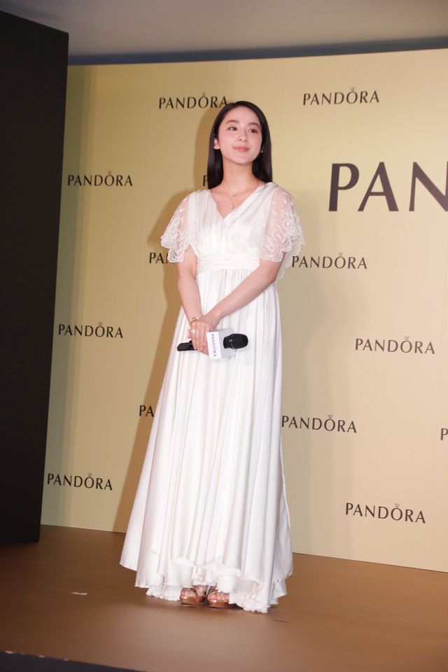 どんどんきれいになっていく！平祐奈、純白ドレス＆ジュエリーで大人っぽい！（7枚目）