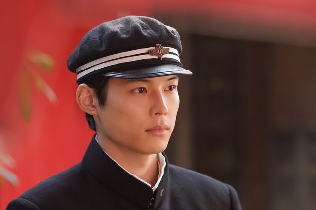 松村北斗のキラキラした瞳！連続テレビ小説「カムカムエヴリバディ」場面カット（3枚目）