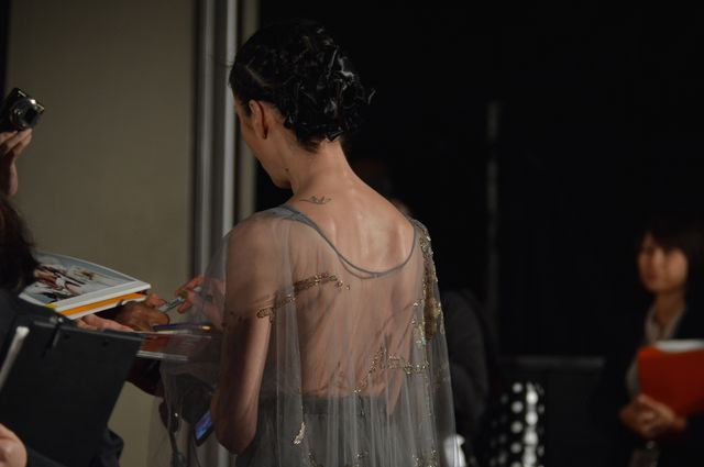 華やかなドレスに身を包んだ宮沢りえ・深津絵里ら女優陣！東京国際映画祭レッドカーペット写真ギャラリー＜その3＞（2枚目）