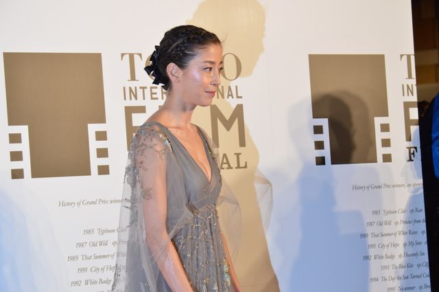 華やかなドレスに身を包んだ宮沢りえ・深津絵里ら女優陣！東京国際映画祭レッドカーペット写真ギャラリー＜その3＞（9枚目）