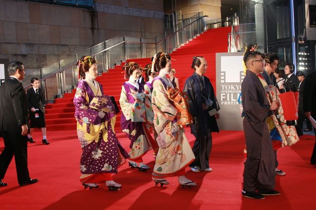 華やかなドレスに身を包んだ宮沢りえ・深津絵里ら女優陣！東京国際映画祭レッドカーペット写真ギャラリー＜その3＞（16枚目）