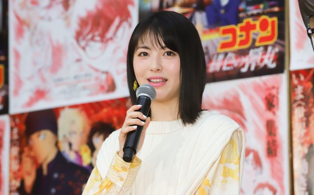 浜辺美波、真剣な表情も美しい！映画『名探偵コナン　緋色の弾丸』公開アフレコイベント：フォトギャラリー