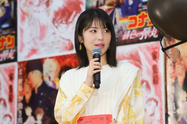 浜辺美波、真剣な表情も美しい！映画『名探偵コナン　緋色の弾丸』公開アフレコイベント（7枚目）