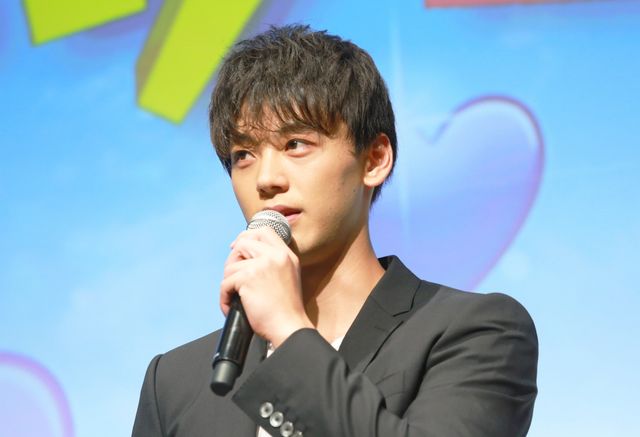 竹内涼真＆浜辺美波、キュートなダンスを披露！映画『センセイ君主』公開後イベント：フォトギャラリー