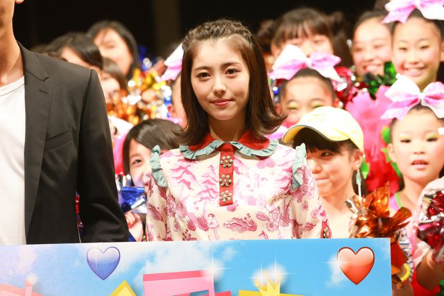 竹内涼真＆浜辺美波、キュートなダンスを披露！映画『センセイ君主』公開後イベント（6枚目）