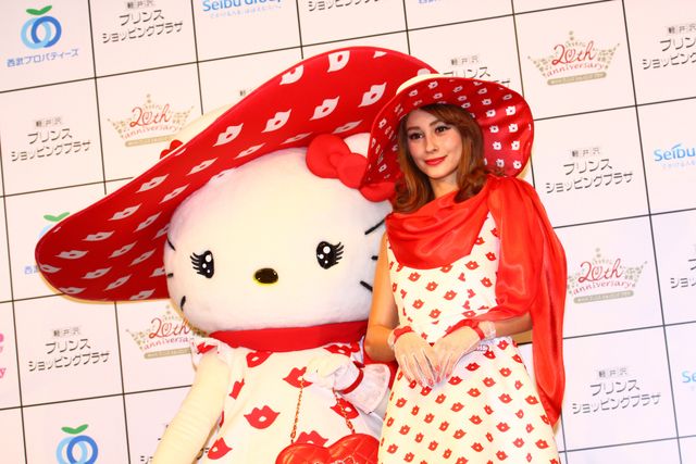 ダレノガレ明美、ハローキティとペアルック！フォトギャラリー：フォトギャラリー