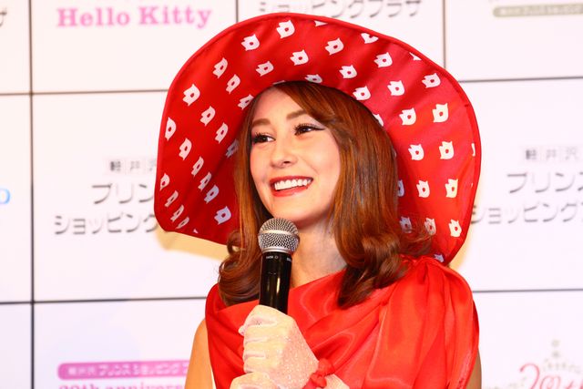 ダレノガレ明美、ハローキティとペアルック！フォトギャラリー（5枚目）