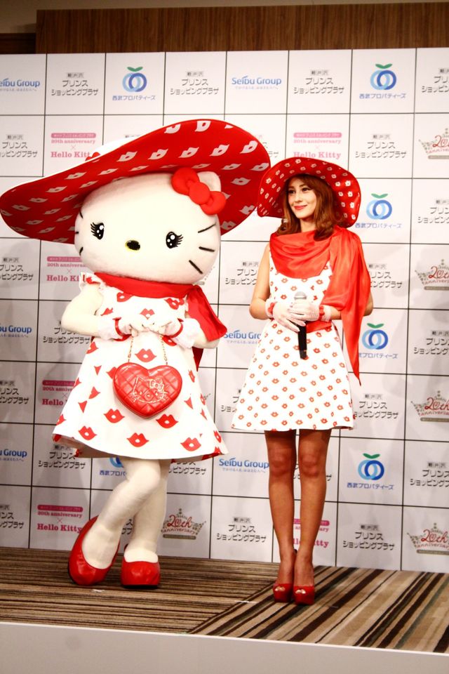 ダレノガレ明美、ハローキティとペアルック！フォトギャラリー（8枚目）