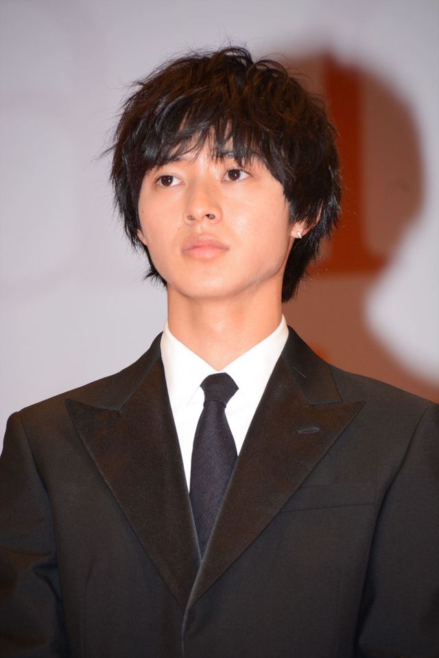 山崎賢人、『orange』キャスト陣から仲間外れにされてしょんぼり…　画像ギャラリー（8枚目）