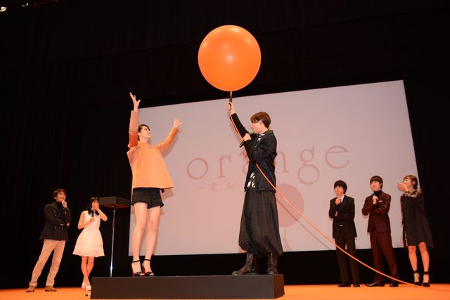 山崎賢人、『orange』キャスト陣から仲間外れにされてしょんぼり…　画像ギャラリー（16枚目）