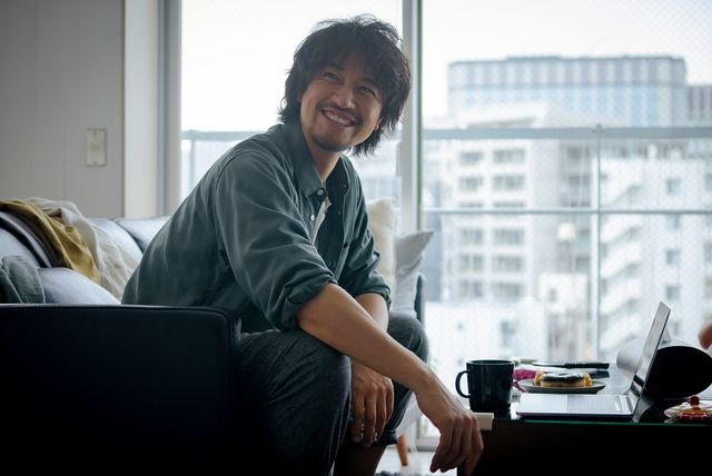 斎藤工＆上野樹里共演 Netflix シリーズ「ヒヤマケンタロウの妊娠」メイキングカット（3枚目）