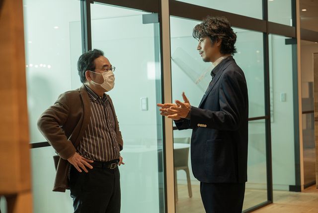 斎藤工＆上野樹里共演 Netflix シリーズ「ヒヤマケンタロウの妊娠」メイキングカット（4枚目）