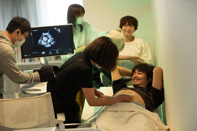 斎藤工＆上野樹里共演 Netflix シリーズ「ヒヤマケンタロウの妊娠」メイキングカット（5枚目）