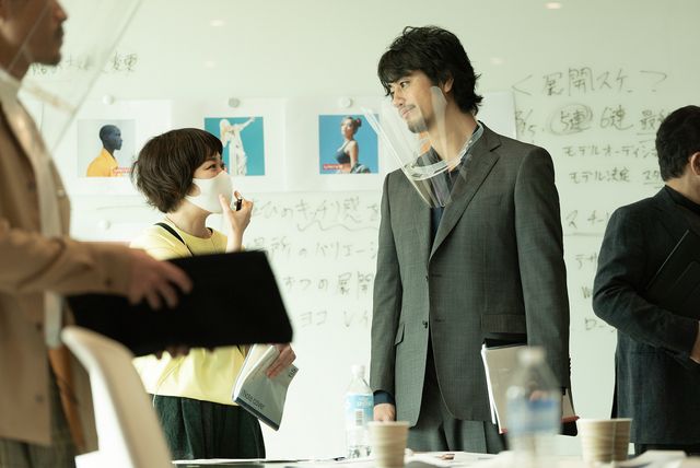 斎藤工＆上野樹里共演 Netflix シリーズ「ヒヤマケンタロウの妊娠」メイキングカット（6枚目）