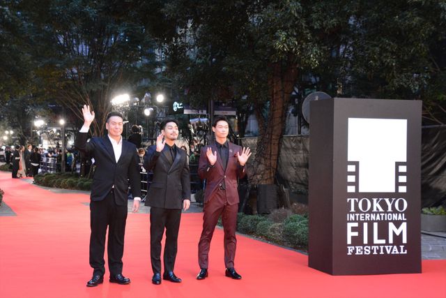 柳楽優弥＆笠松将「ガンニバル」でレッドカーペット登場！第35回東京国際映画祭（6枚目）