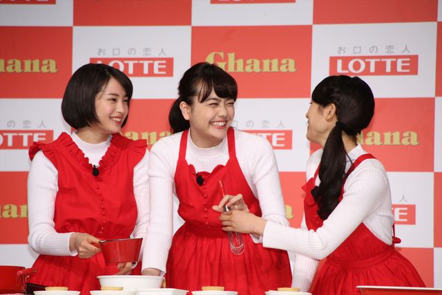 広瀬すず、土屋太鳳、松井愛莉がお菓子づくり！ロッテ「初チョコ女子とつくる　手作りガーナバレンタイン教室」イベント ギャラリー（13枚目）
