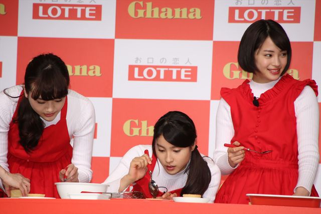 広瀬すず、土屋太鳳、松井愛莉がお菓子づくり！ロッテ「初チョコ女子とつくる　手作りガーナバレンタイン教室」イベント ギャラリー（15枚目）