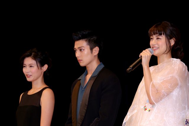 真剣佑、山本美月ら『ピーチガール』出演者がウフフフフ……『ピーチガール』完成披露試写会フォトギャラリー（3枚目）