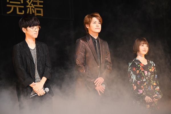 ゴジラにマイクを向ける宮野真守（5枚目）