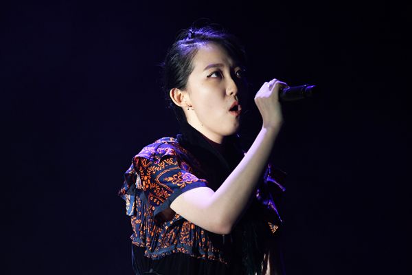 ゴジラにマイクを向ける宮野真守（10枚目）