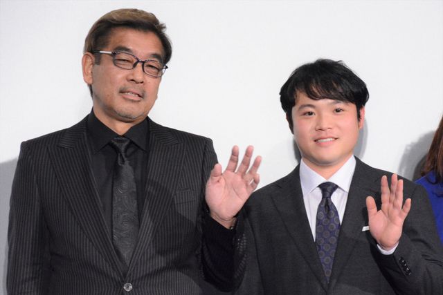 吉岡秀隆、柴咲コウをエスコート！映画『Dr.コトー診療所』初日舞台あいさつ（12枚目）