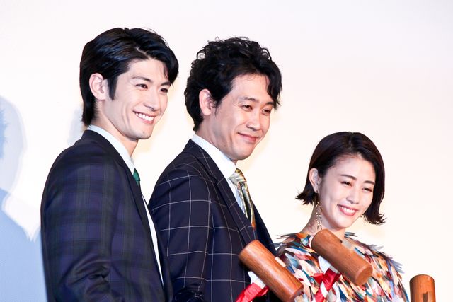 大泉洋×高畑充希×三浦春馬がバナナジュースで鏡開き！（11枚目）