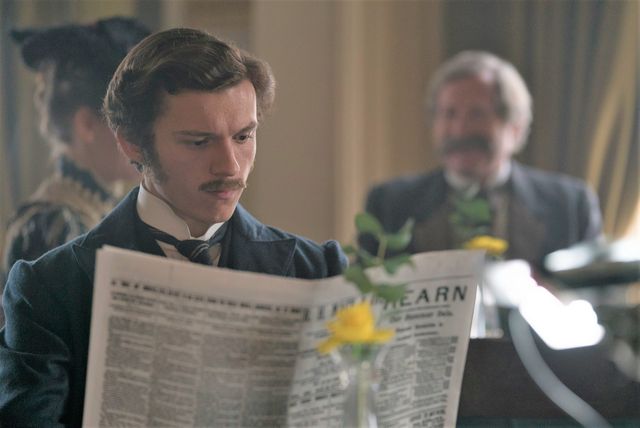 トムホがタバコを…！映画『エジソンズ・ゲーム』場面カット（4枚目）