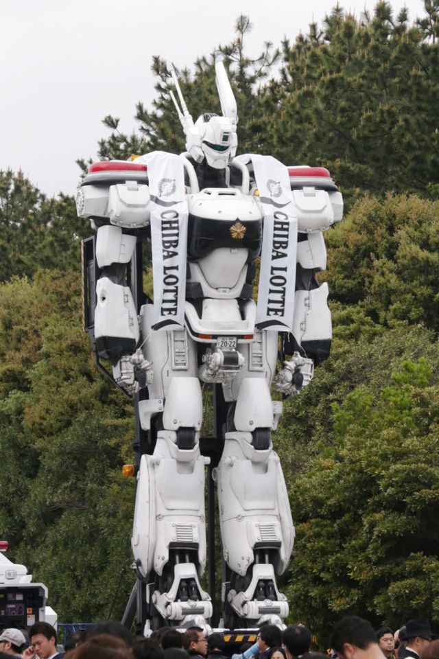 真野恵里菜が、『パトレイバー』のヒロイン衣装で始球式に登場！　画像ギャラリー：フォトギャラリー