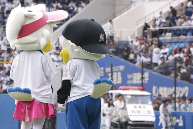 真野恵里菜が、『パトレイバー』のヒロイン衣装で始球式に登場！　画像ギャラリー（2枚目）