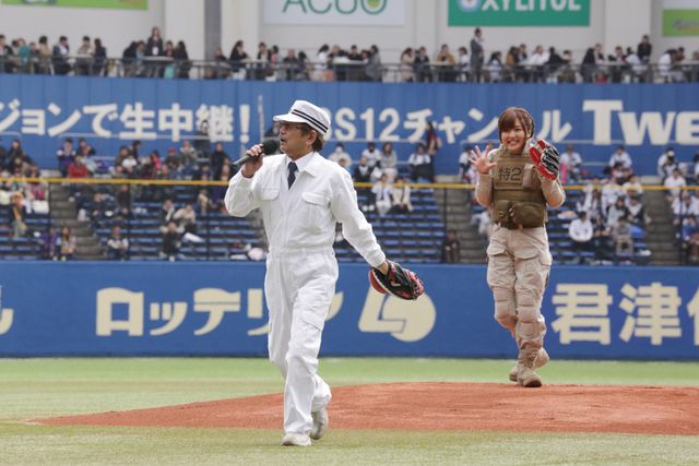 真野恵里菜が、『パトレイバー』のヒロイン衣装で始球式に登場！　画像ギャラリー（9枚目）