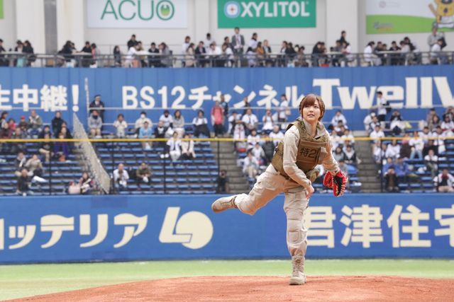 真野恵里菜が、『パトレイバー』のヒロイン衣装で始球式に登場！　画像ギャラリー（14枚目）