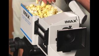 ノーラン監督こだわりのIMAXカメラ、まさかのポップコーンバケット化