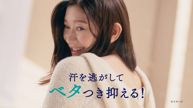 輝く“水ツヤ肌”！篠原涼子＆橋本環奈、透明感あふれる美肌共演（5枚目）