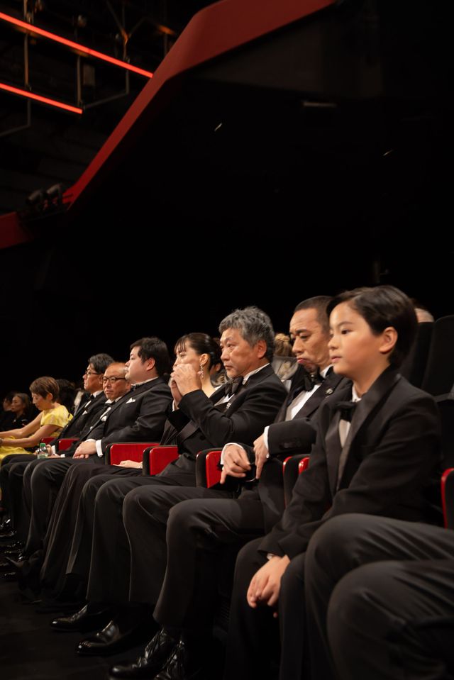 是枝裕和監督、綾瀬はるか、大悟（千鳥）らに9分のスタンディングオベーション【第79回カンヌ国際映画祭】（5枚目）