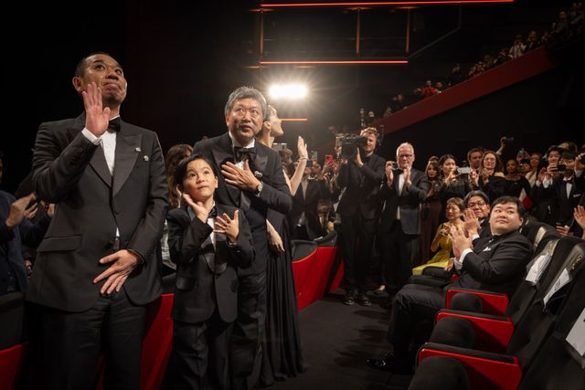 是枝裕和監督、綾瀬はるか、大悟（千鳥）らに9分のスタンディングオベーション【第79回カンヌ国際映画祭】（9枚目）