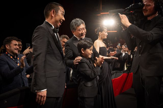 是枝裕和監督、綾瀬はるか、大悟（千鳥）らに9分のスタンディングオベーション【第79回カンヌ国際映画祭】（25枚目）