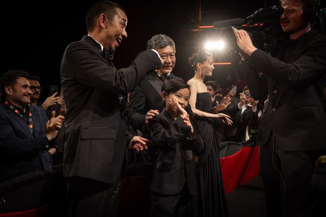 是枝裕和監督、綾瀬はるか、大悟（千鳥）らに9分のスタンディングオベーション【第79回カンヌ国際映画祭】（26枚目）