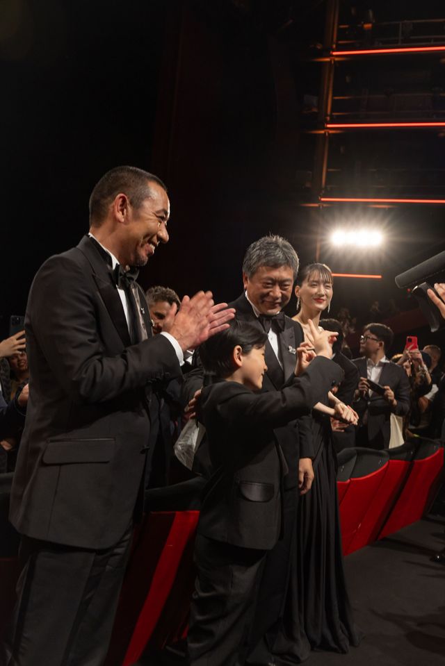 是枝裕和監督、綾瀬はるか、大悟（千鳥）らに9分のスタンディングオベーション【第79回カンヌ国際映画祭】（27枚目）