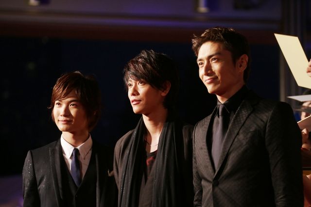 『るろうに剣心』佐藤健、雨の中のファンサービス！フォトギャラリー（7枚目）