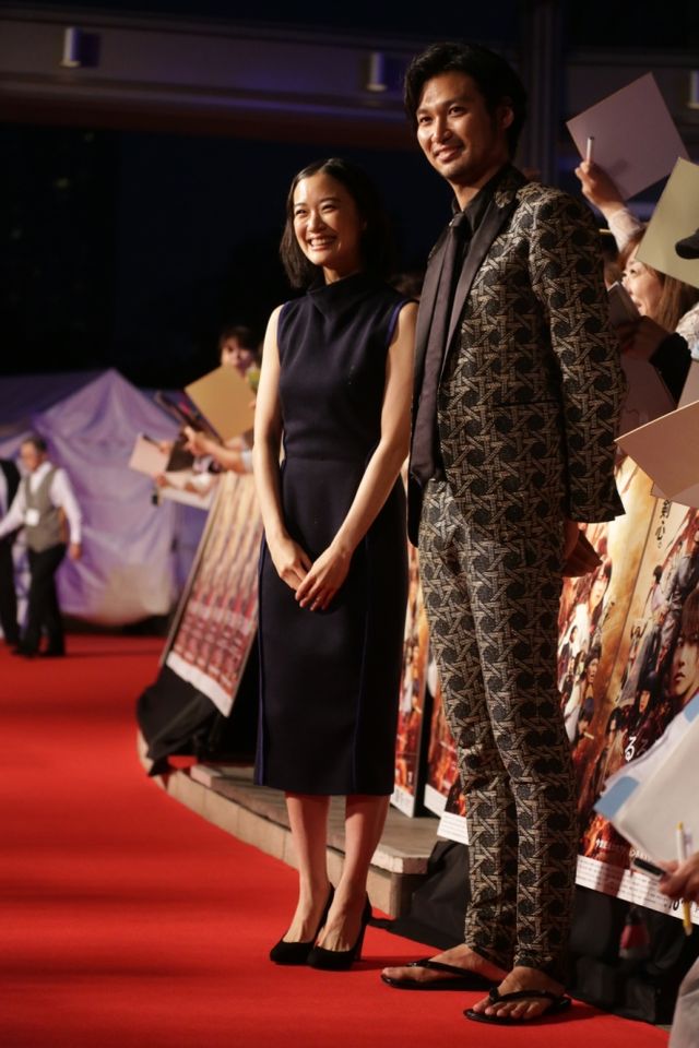 『るろうに剣心』佐藤健、雨の中のファンサービス！フォトギャラリー（8枚目）