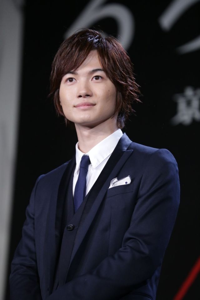 『るろうに剣心』佐藤健、雨の中のファンサービス！フォトギャラリー（11枚目）