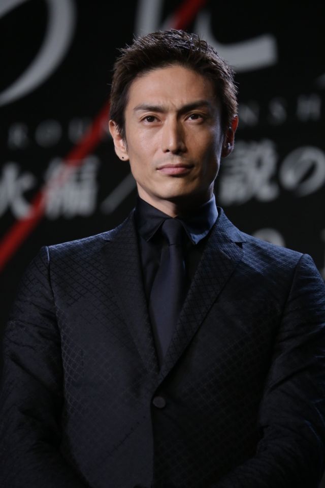 『るろうに剣心』佐藤健、雨の中のファンサービス！フォトギャラリー（12枚目）