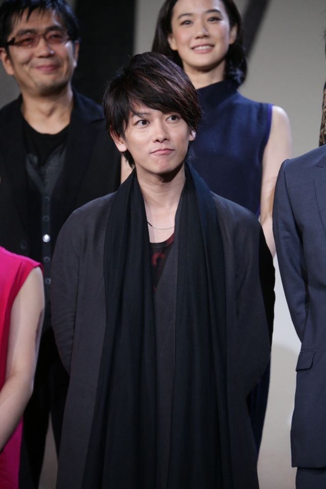 『るろうに剣心』佐藤健、雨の中のファンサービス！フォトギャラリー（13枚目）