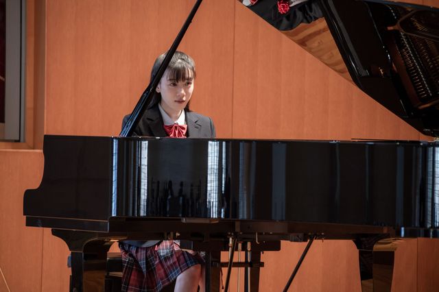 美しい指先も…『そして、バトンは渡された』場面写真（3枚目）