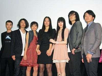 左から、染谷将太、斉藤陽一郎、我妻三輪子、木村承子監督、浜崎容子、松永天馬、谷地村啓