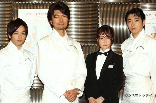 仲村トオルやYOUが出席！舞台「ハンドダウンキッチン」の出演者ロビー会見フォトギャラリー（4枚目）