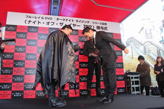 スギちゃん、バットマンコスチュームで登場！映画『ダークナイト ライジング』ブルーレイ＆DVD発売記念イベント フォトギャラリー：フォトギャラリー