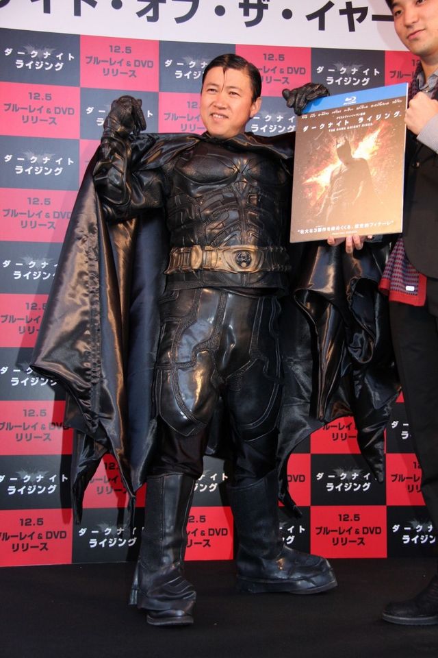 スギちゃん、バットマンコスチュームで登場！映画『ダークナイト ライジング』ブルーレイ＆DVD発売記念イベント フォトギャラリー（6枚目）
