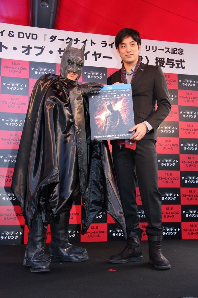 スギちゃん、バットマンコスチュームで登場！映画『ダークナイト ライジング』ブルーレイ＆DVD発売記念イベント フォトギャラリー（7枚目）
